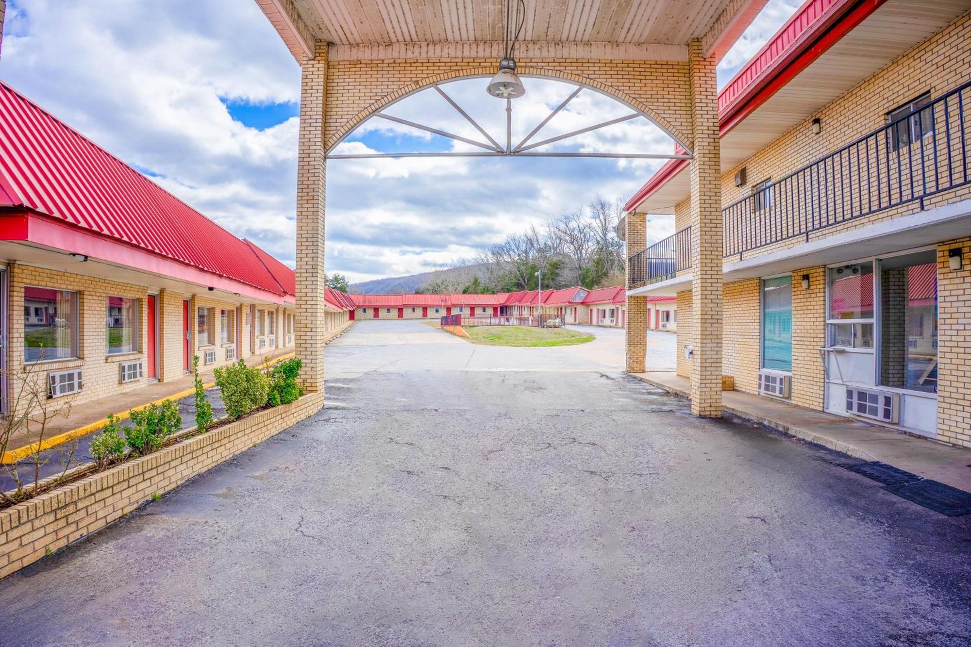 Ozark Junction Mountain View By Oyo Motel Exterior photo