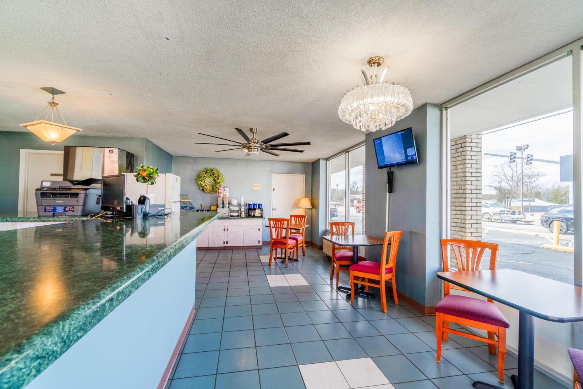Ozark Junction Mountain View By Oyo Motel Exterior photo