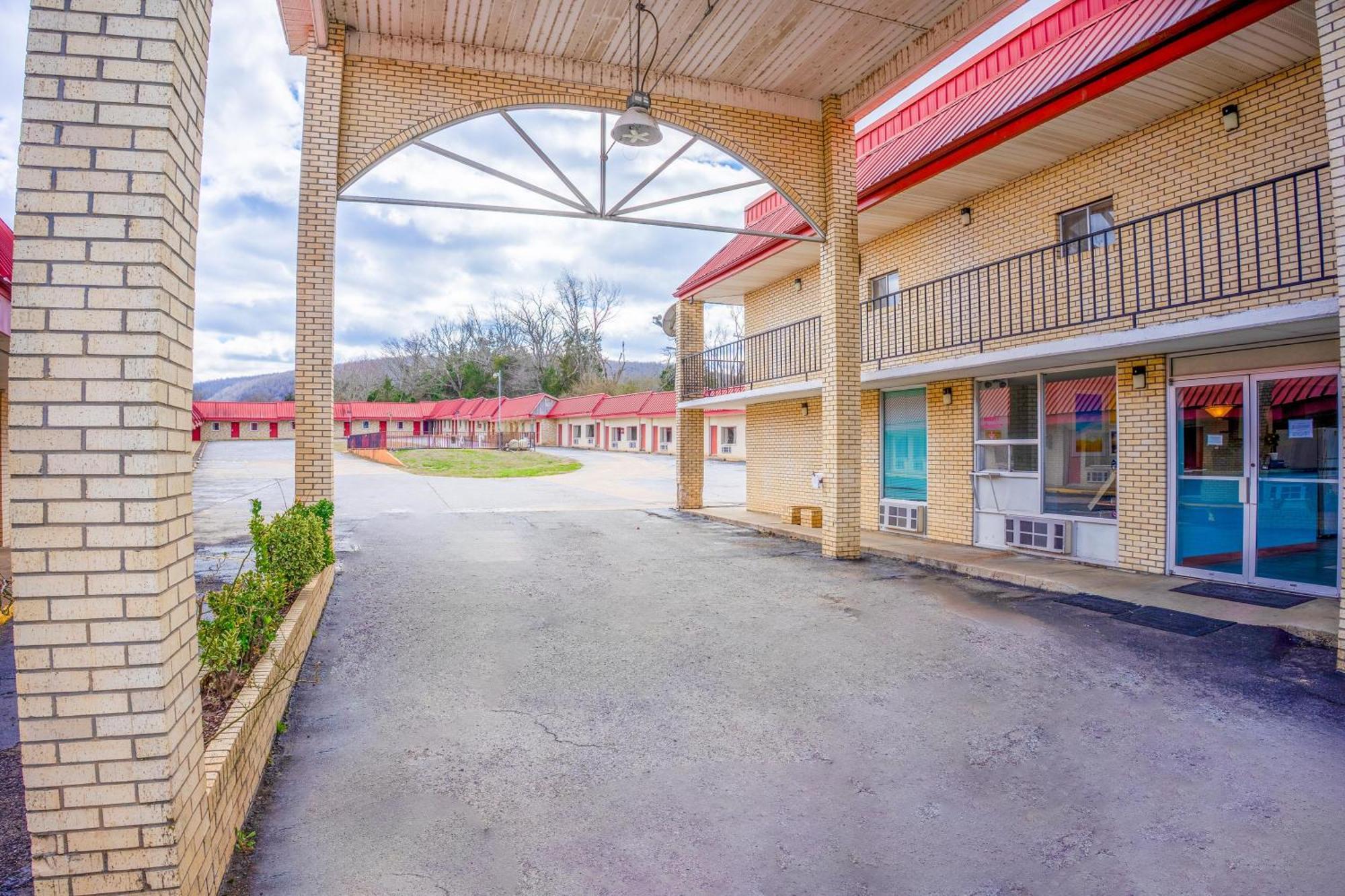 Ozark Junction Mountain View By Oyo Motel Exterior photo