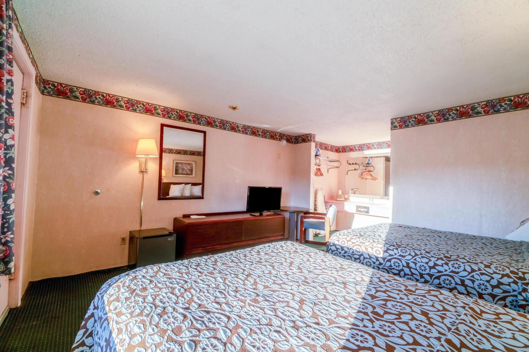 Ozark Junction Mountain View By Oyo Motel Exterior photo