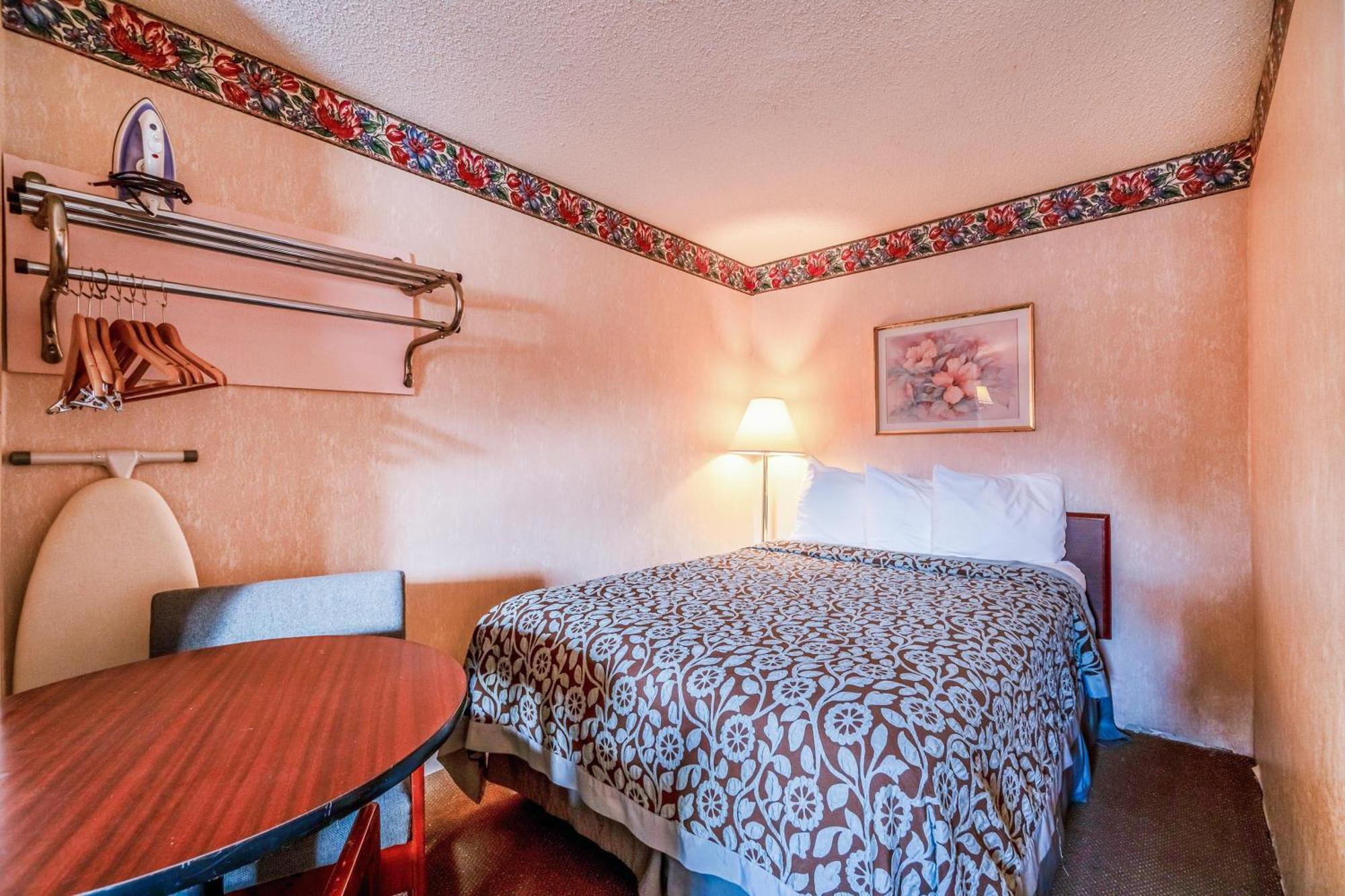 Ozark Junction Mountain View By Oyo Motel Exterior photo
