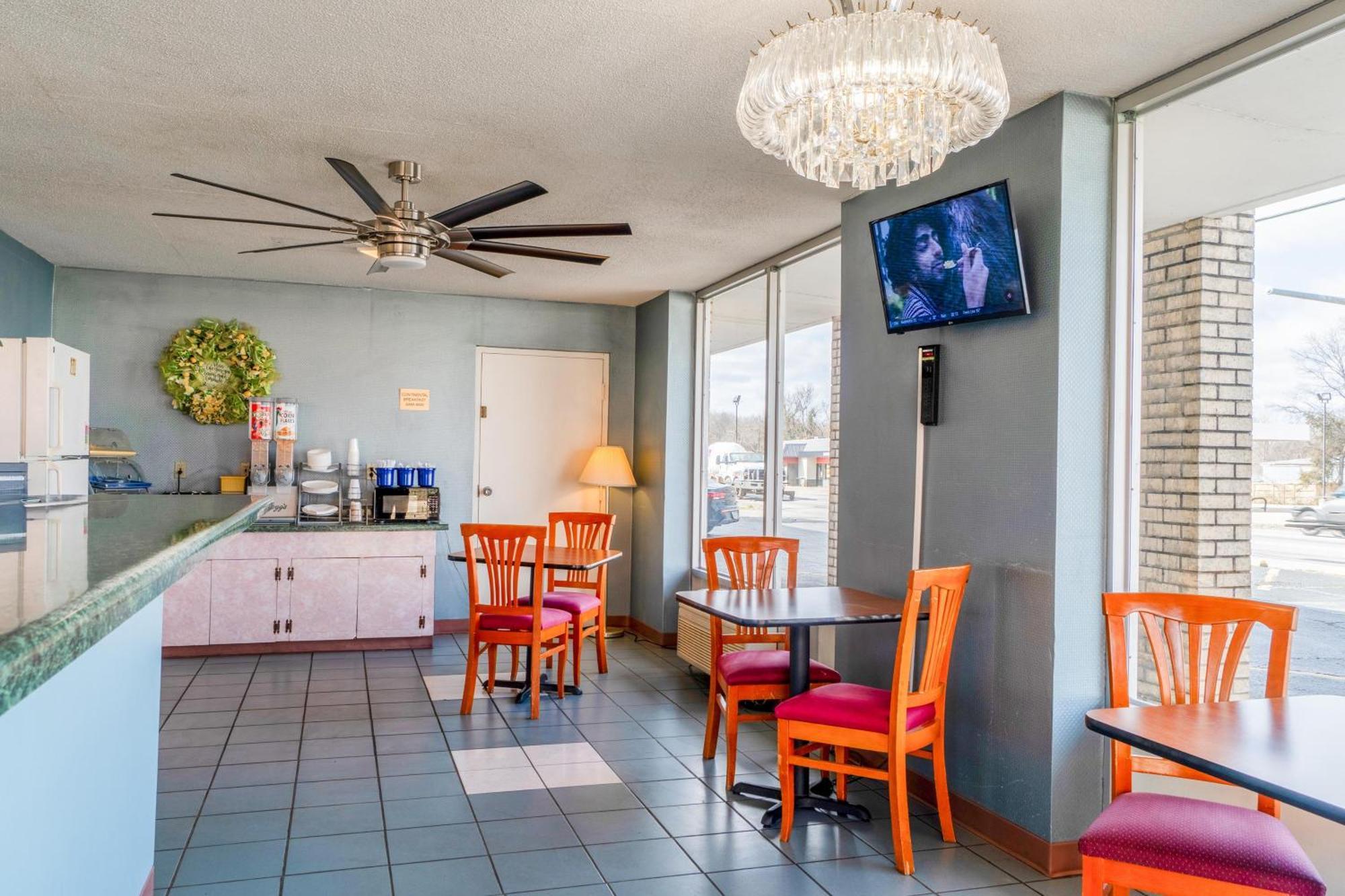 Ozark Junction Mountain View By Oyo Motel Exterior photo