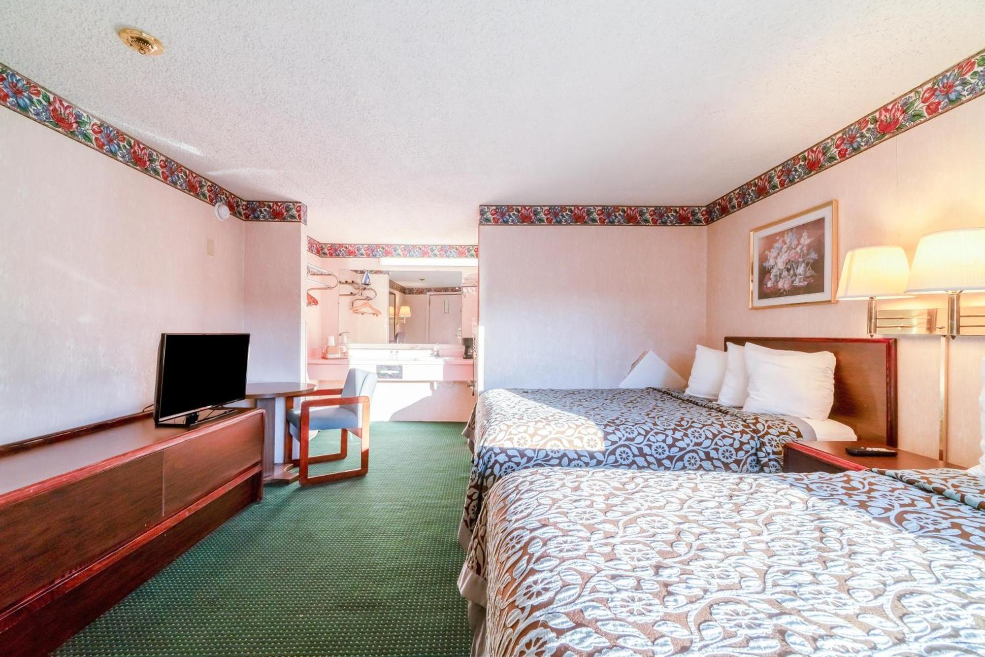 Ozark Junction Mountain View By Oyo Motel Exterior photo