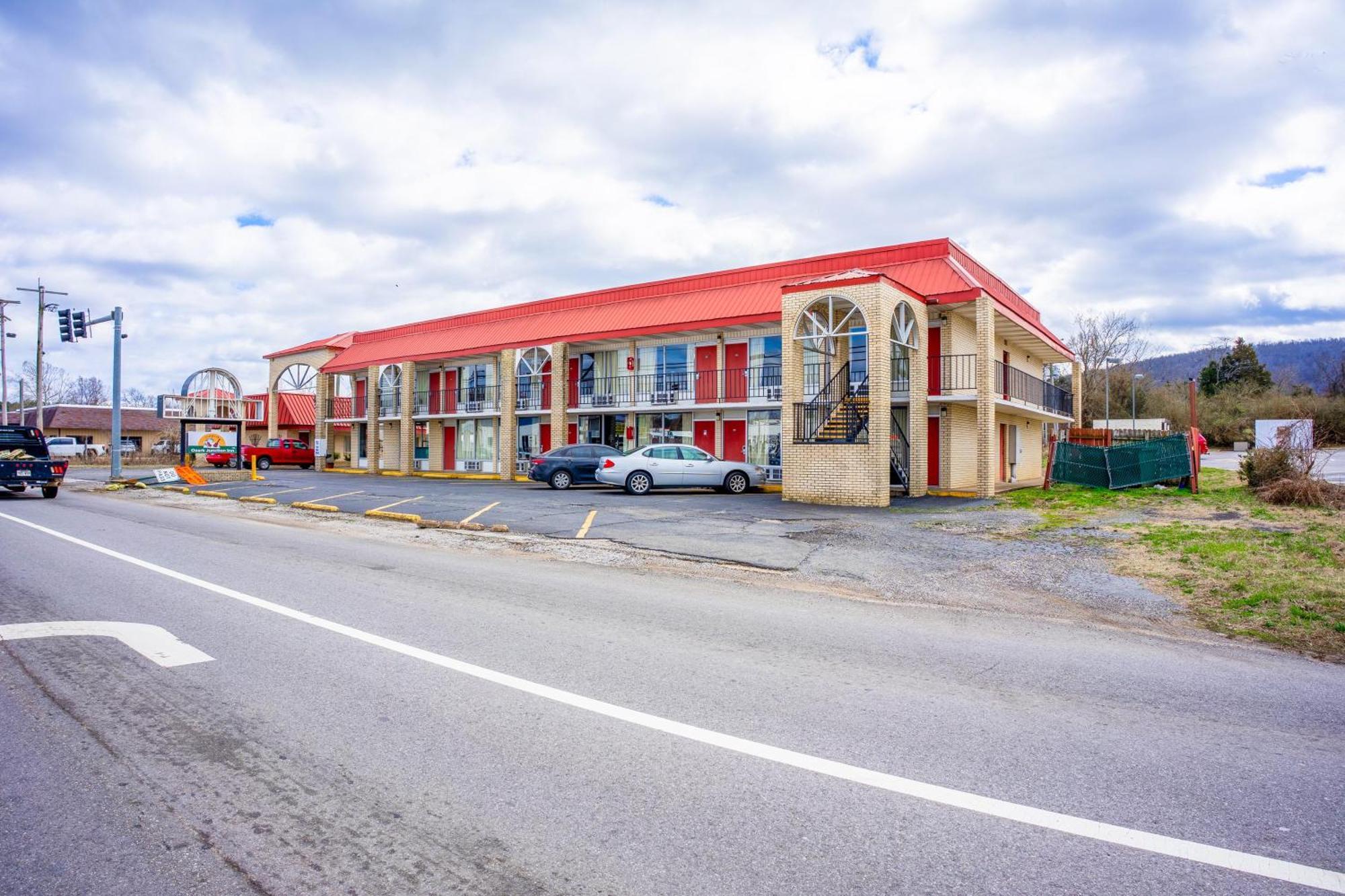 Ozark Junction Mountain View By Oyo Motel Exterior photo