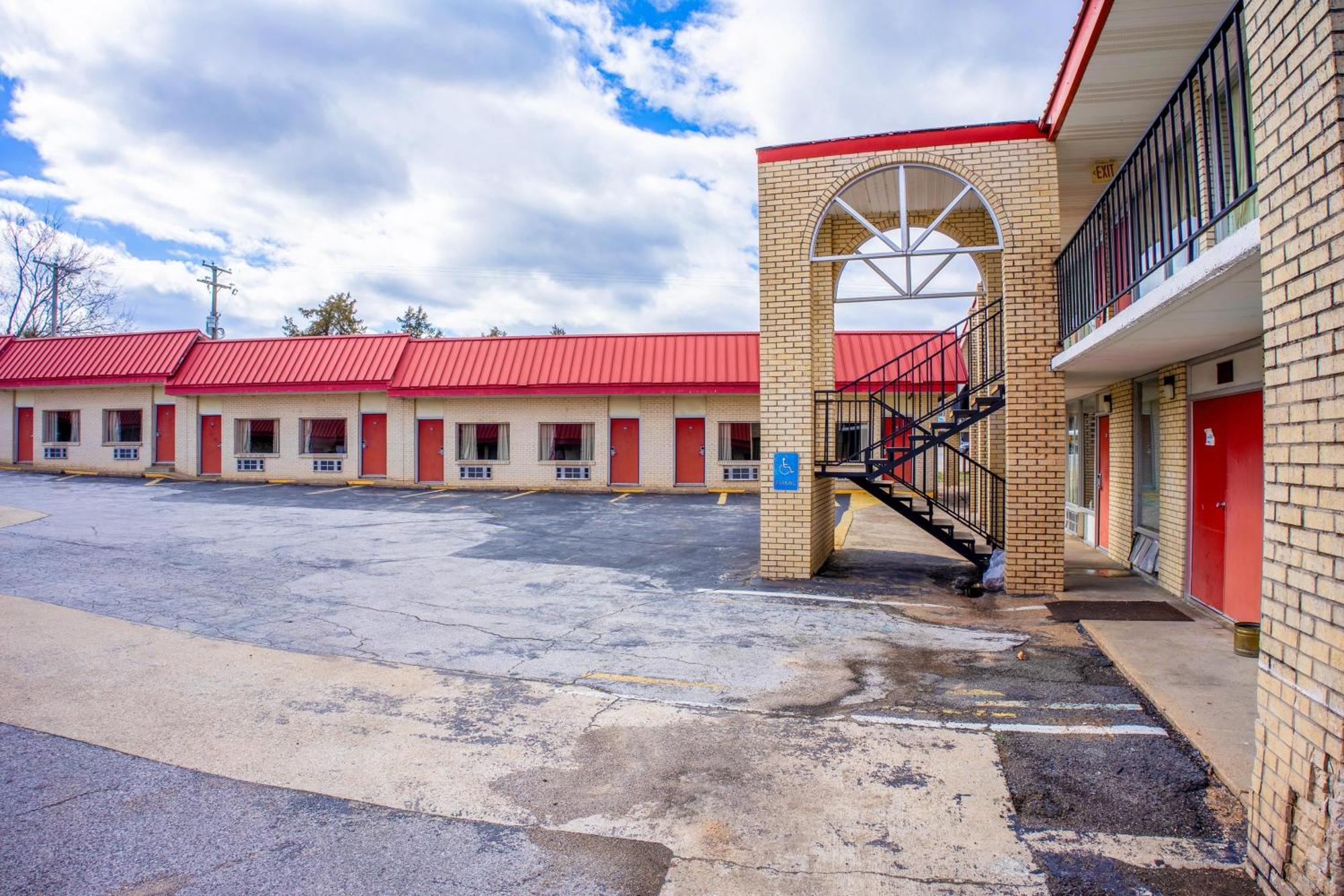 Ozark Junction Mountain View By Oyo Motel Exterior photo