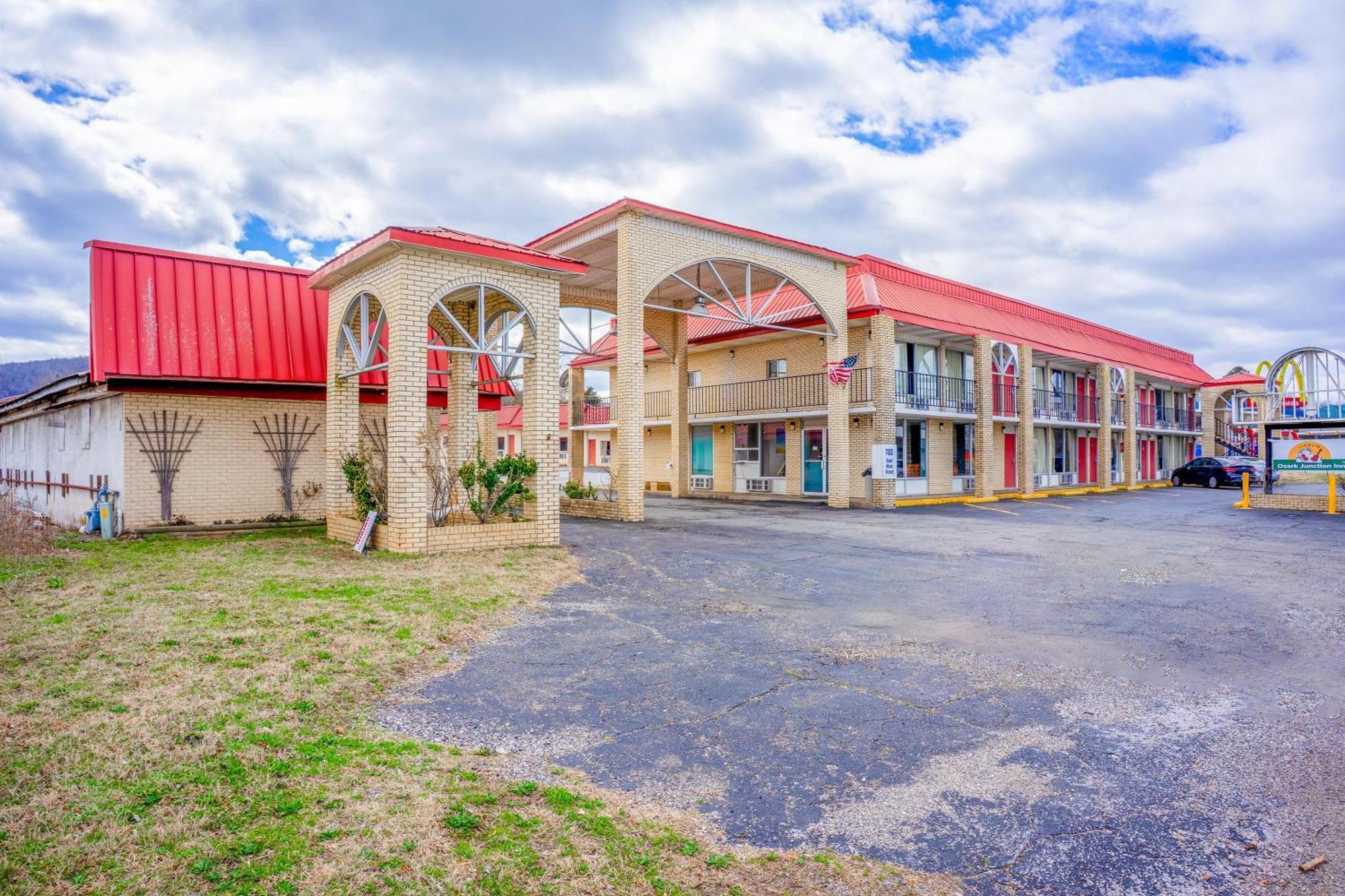 Ozark Junction Mountain View By Oyo Motel Exterior photo